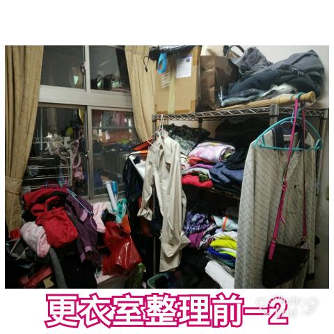 silver收納設計師 - 新北市八里&mdash;更衣室側面收納前，只有一組角鋼四層架，因沒有空間收納，使得衣物凌亂堆放