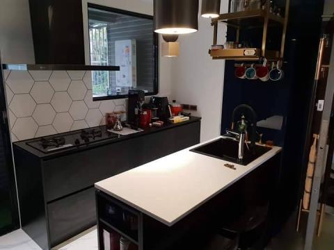 鴻銘石材開發 - 一字型廚具檯面