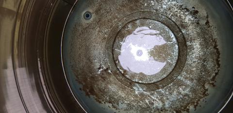 冷氣王團隊 - 未清洗前水塔照片