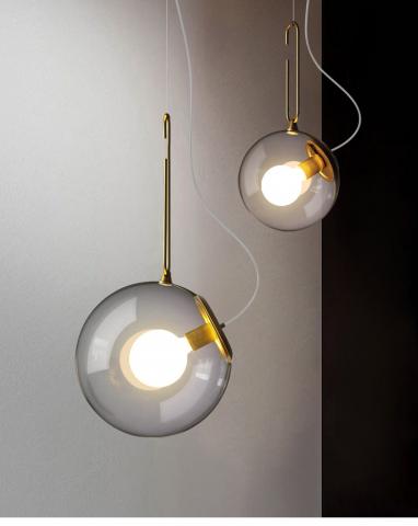 Nono studio - 圓型是個很特別的形狀，他不帶有任何的菱角，滑順的外觀，就像是個催化劑，將各種不同的形狀合理的結合在一起，這款燈透過傳統燈具的零件，使燈泡與玻璃燈罩連接起來，兩者的對應關係，就像在環境中再營造一個小空間，讓家居看起來更有層次。