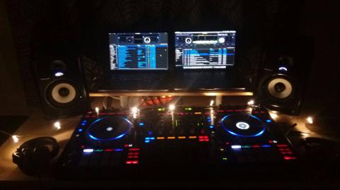 今天聽電子音樂 - DDJ - SZ