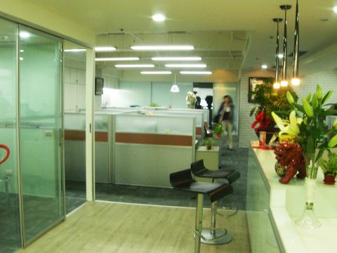 設計加 Designplus - 建設公司辦公室規劃,室內設計顧問,包含空間規劃,動線設計,建材選配等