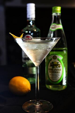 第一直覺整合行銷廣告公司 - 調酒PUB_拍攝作品