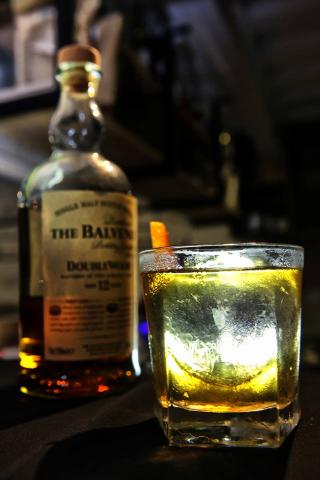 第一直覺整合行銷廣告公司 - 調酒PUB_拍攝作品