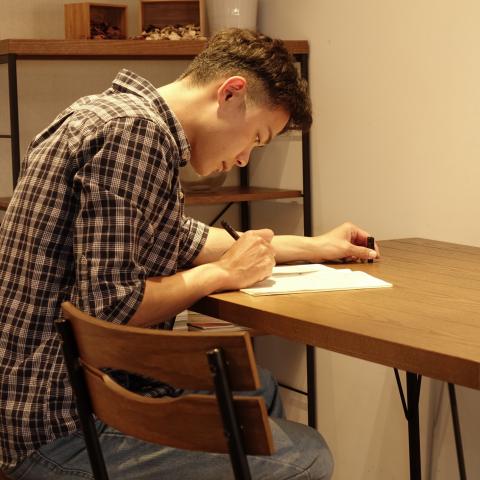 提供孫盛希服務的專家林俊希