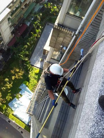 葉欣宇 - 外牆清洗
