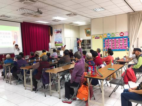 嫻嫻 - 受邀到里民中心講 銀髮族保健