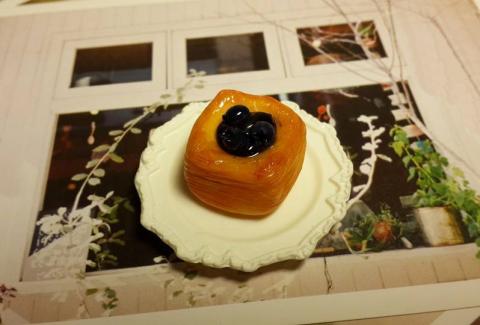 甄禧行銷有限公司 - Celine老師的麵包黏土創作