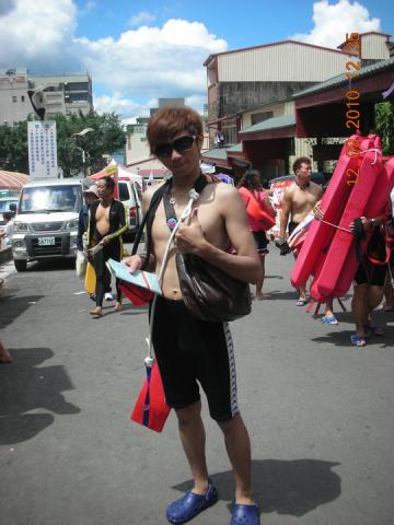 陳立衫 - 泳渡日月潭，你敢嘛!?一起吧!!