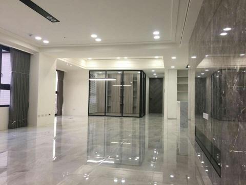 林榮文 - 國聚花園設計師場~房間地面打底、客廳貼西班牙拋光磚、玄關貼大理石