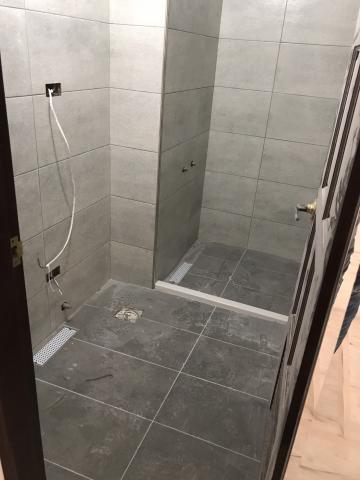 林榮文 - 設計師場廁所打底、防水施作、貼30*60壁地磚