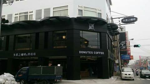 林榮文 - 虎尾多那整棟二樓廁所做新的男女廁所貼30*60壁地磚還有地面貼木紋磚跟花磚階梯貼木紋磚一樓貼25*25地磚跟30*60地磚花磚、木紋磚、軌道磚、抿石子