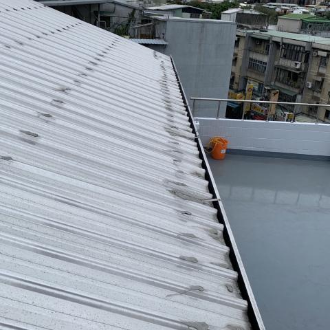 啟陽鐵工廠 - 頂樓鐵皮工程