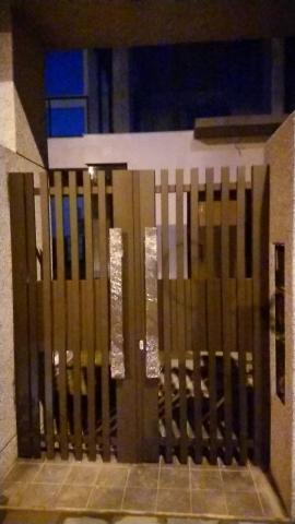 萬鑫金屬嚴秀珠 - 格柵門