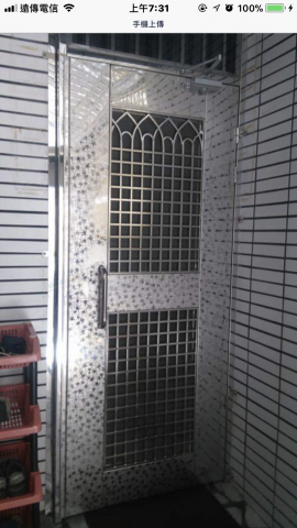 萬鑫金屬嚴秀珠 - 白鐵門