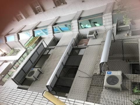 萬鑫金屬嚴秀珠 - 遮雨棚