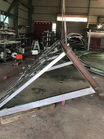 萬鑫金屬嚴秀珠 - 電動門