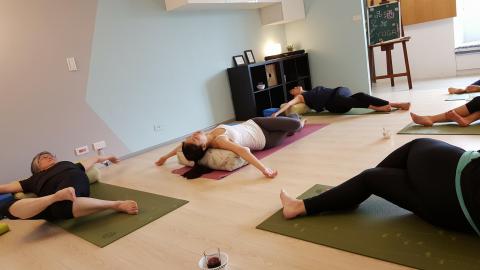 Mobidouer【墊上私人教練】(前創文果、安靜種子) - 紅酒瑜珈 Mobidouer【墊上私人教練】(前創文果、安靜種子) - 紅酒瑜珈