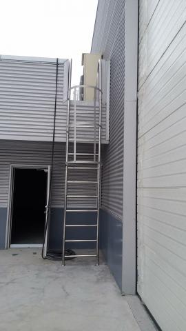 萬鑫金屬嚴秀珠 - 爬梯