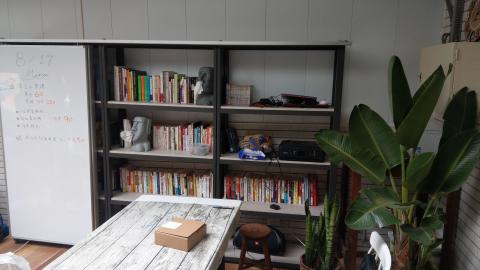 萬鑫金屬嚴秀珠 - 書架+移動白板