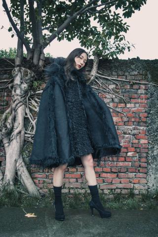 黃采茵 - 接案拍攝
實踐大學服設系畢製形象照