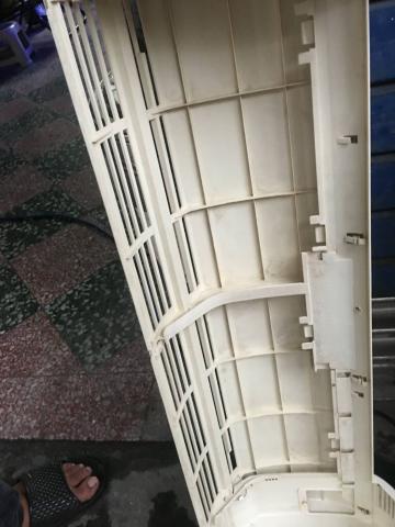 王漢翔 {翔欸} - 分離式室內機面板清洗後