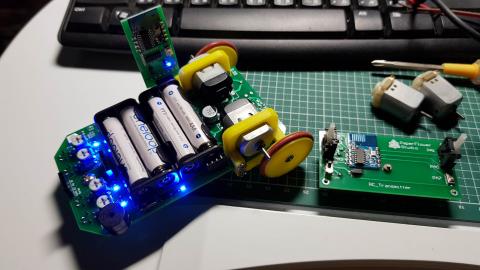 九重葛創客工作室 - 個人設計-教材用循跡車試驗機(含遙控器模組)