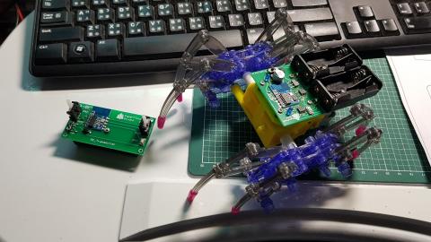 九重葛創客工作室 - 個人設計-市售蜘蛛機器人遙控改裝套件