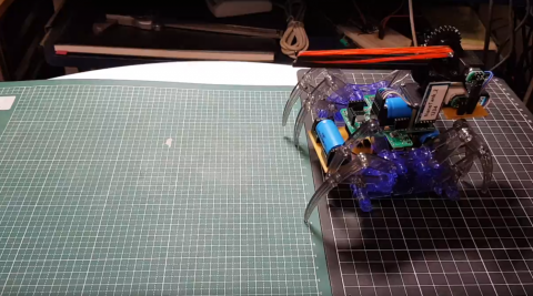 九重葛創客工作室 - 個人設計-蜘蛛機器人搭載橡皮筋砲台