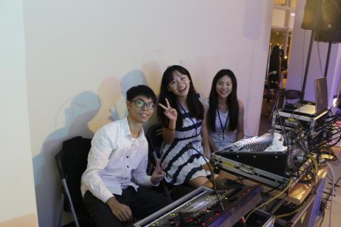 中華活動資源整合有限公司 - 給你的服務～實在且不浮誇
　
『中華活動』深知有完善的準備，才有精彩的呈現，因此會不斷的與主辦單位密切討論，並確實場堪，提交示意圖、器材單、合約書，專人解說設備功能與效果，不會讓你有看沒有懂，只能流於比較價格，卻陷入不知買到什麼的窘境。
