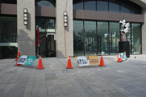 雨多填防水工程台南總公司 - 高空作業區域警告標示