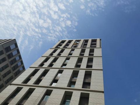 雨多填防水工程台南總公司 - 蜘蛛人高空作業