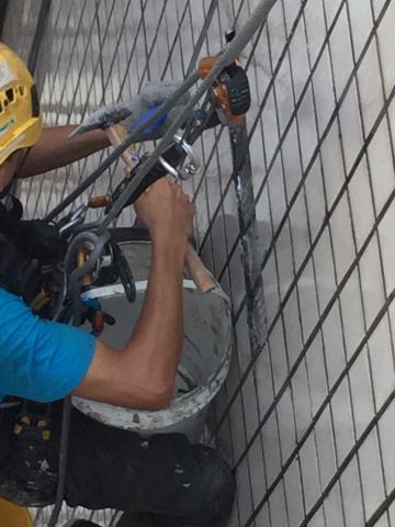 彩瑞實業有限公司 - 外牆磁磚剝落剃除