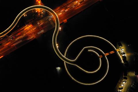 拍手空中影像創作 - 作品：佛陀紀念館人行天橋