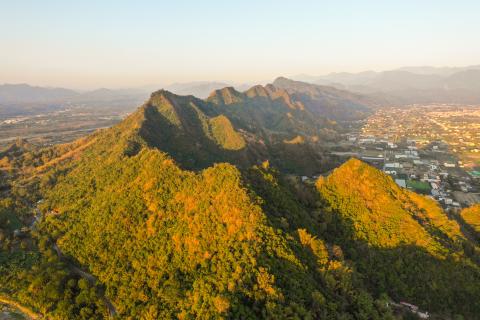 拍手空中影像創作 - 作品：旗尾山