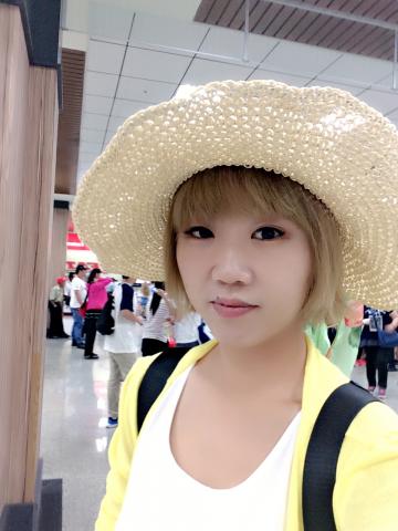 提供頭髮去背服務的專家余詩婷