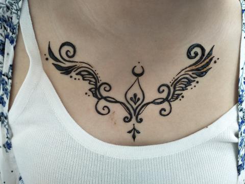 貝爾 - Henna客制彩繪 (價格視圖騰大小及複雜度而定)，如需派對駐點以小時計算，1500/hr。