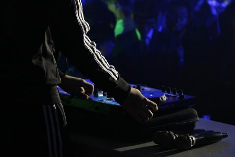 提供dj dj dj服務的專家陳昶旭