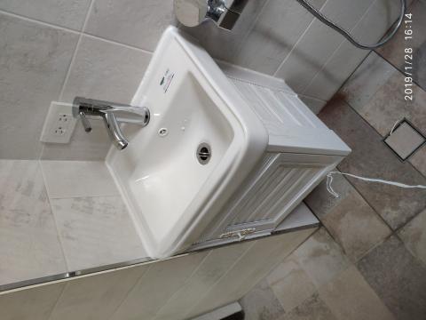 越前水電工程 - 依照業主期望的位置安裝小型洗臉盆