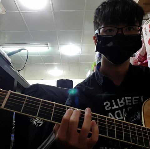 蔡思賢 - https://www.youtube.com/watch?v=hoLmXFz9hYI&feature=share