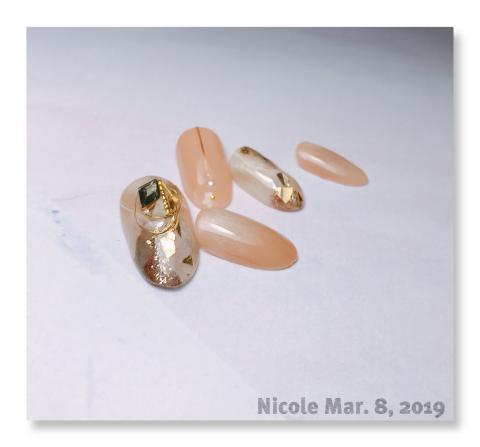  - ?38婦女節3月??????優惠8️⃣折，Nicole本身有在上班，所以ㄧ定要事先預約?

?服務項目：手部、足部光療彩繪

?空班可預約，想要其他日期請私訊
? 桃園市八德區（廣豐新天地附近）個人工作室
?預約專線：0938-066723 Nicole
      line ID：@jwz0343e

?使用施華洛世奇鑽
?日本PRESTO凝膠
?日本PREGEL凝