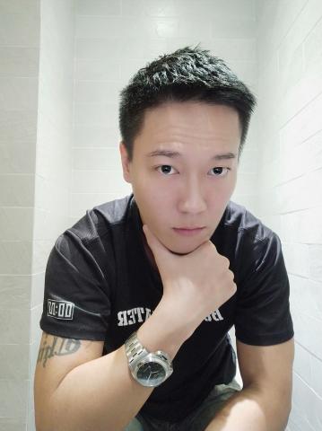 提供台東凱旋會館服務的專家Greyson健身教學