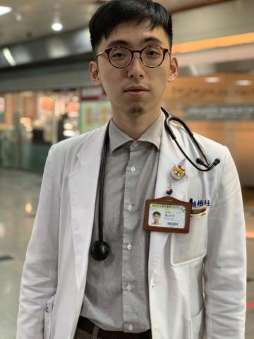 提供74包包服務的專家賴柏任