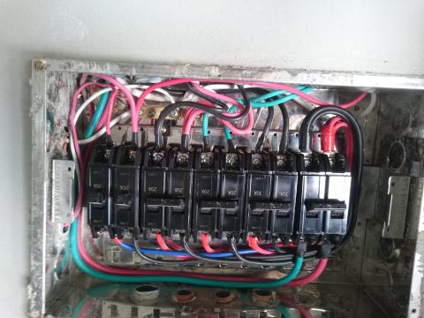 太陽電工程 - 電盤更新抽換舊線