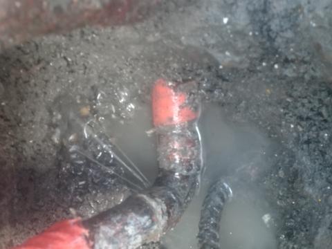 太陽電工程 - 辛苦的漏水