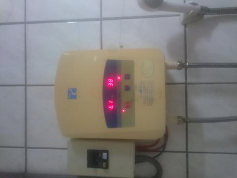 太陽電工程 - 電熱水器工程