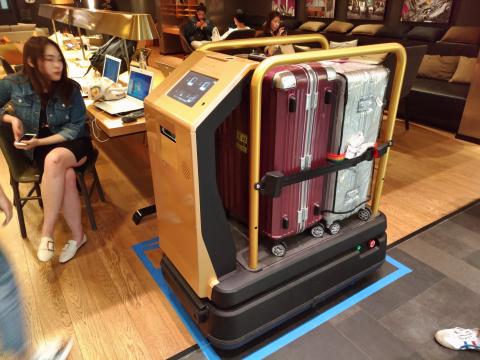 萊客思軟體設計有限公司 - <行李機器人>
Android 平板 UI APP 實體應用。