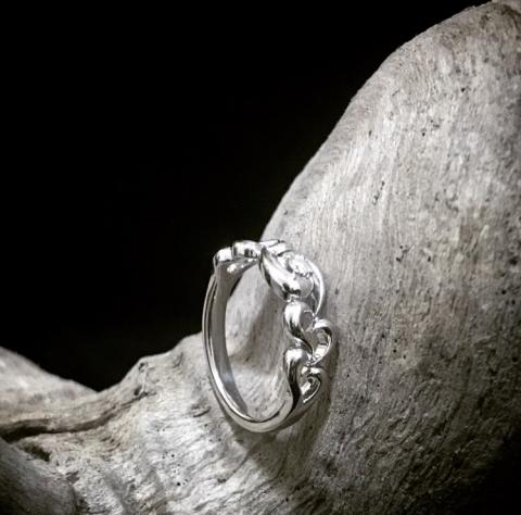 越彩珠寶、模型工作室 - 珠寶設計:以電影「我的名字」,為設計理念的客製化戒指。完成圖 越彩珠寶、模型工作室 - 珠寶設計:以電影「我的名字」,為設計理念的客製化戒指。完成圖