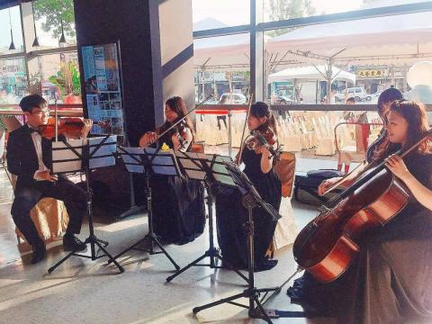 emily 艾蜜莉古典爵士樂團 - 