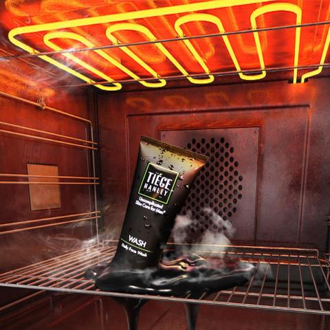 HOLYA（何彼得） - 小何（平面設計師）
擅長：banner設計/排版/包裝設計/影像修圖/陳列架設計
